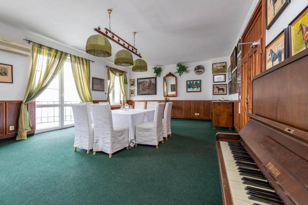 Kastiel Agatka Hotel Chorvatsky Grob Ngoại thất bức ảnh